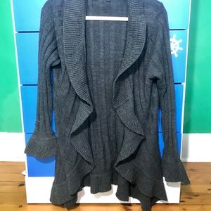Super cute ruffled cardigan💕